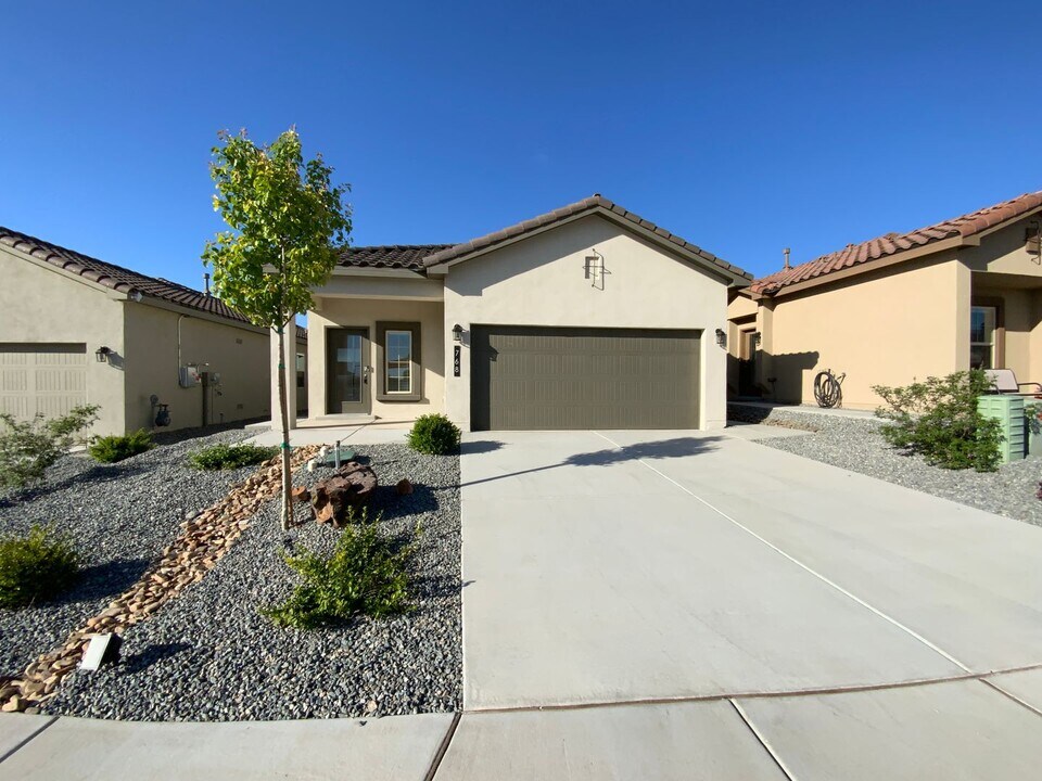 768 Amatista Lp SE in Rio Rancho, NM - Building Photo