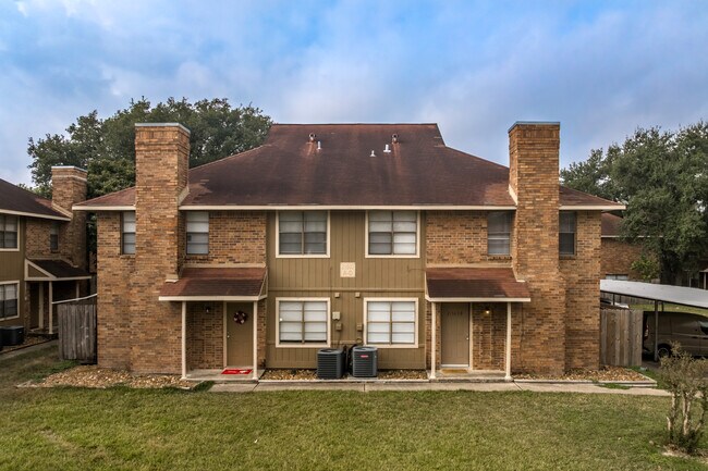 Memorial Hills Townhomes in Houston, TX - Foto de edificio - Building Photo