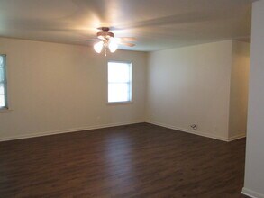 312 SW D St in Bentonville, AR - Building Photo - Building Photo