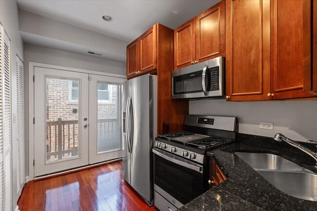 1360 W Greenleaf Ave in Chicago, IL - Building Photo - Building Photo