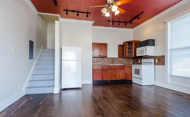 301 S Main St