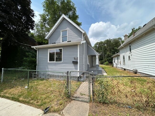 property at 33 S Torrence St