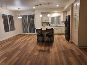 7124 Farralone Ave in Los Angeles, CA - Building Photo - Building Photo