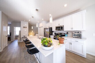 2209 Gateway Curv in North St. Paul, MN - Building Photo - Building Photo