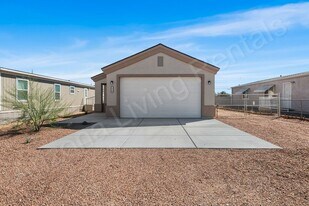 2320 E Neal Ave in Kingman, AZ - Building Photo