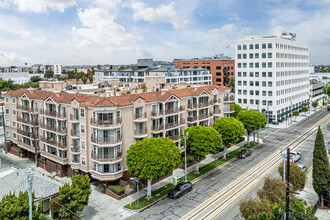 Pine Plaza in Long Beach, CA - Building Photo - Building Photo