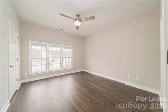 108 S Square Row in Davidson, NC - Building Photo - Building Photo