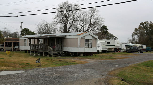 3410 Twin City Hwy in Nederland, TX - Building Photo - Building Photo