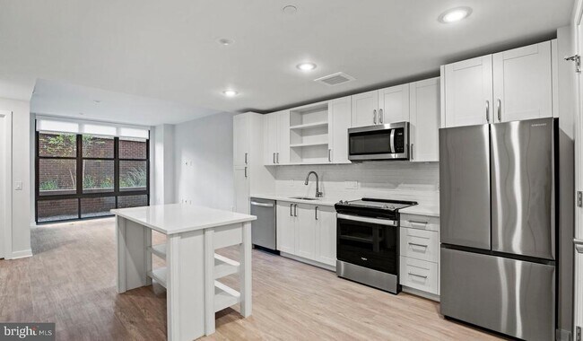 4000 Wisconsin Ave NW in Washington, DC - Building Photo - Building Photo