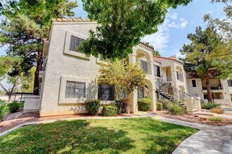 4700 Nara Vista Way in Las Vegas, NV - Building Photo - Building Photo