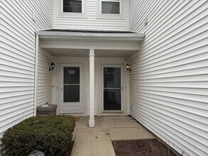 1225 Brookdale Dr in Carpentersville, IL - Building Photo - Building Photo