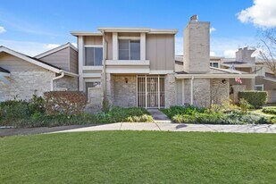 11650 Village Pl Dr in Houston, TX - Building Photo