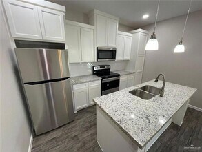 5805 Sandpiper Ave, Unit 3 in Palmhurst, TX - Building Photo - Building Photo