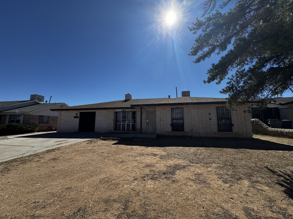 4740 Round Rock Dr in El Paso, TX - Building Photo