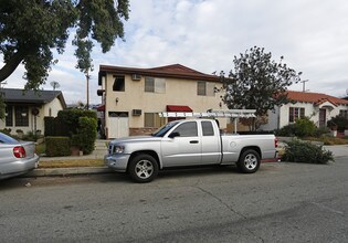 363 W Elk Ave in Glendale, CA - Foto de edificio - Building Photo