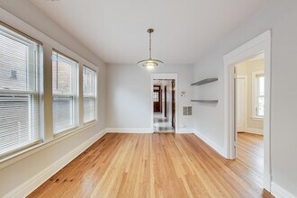 2436 W Diversey Ave in Chicago, IL - Building Photo - Building Photo