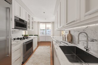 401 E 60th St in New York, NY - Building Photo - Building Photo