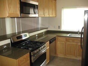 195 Rothrock Dr in San Jose, CA - Building Photo - Building Photo