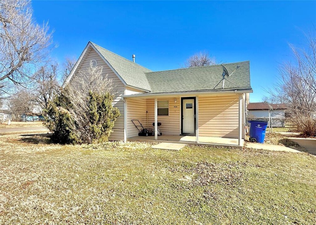 424 N Oak St in Crescent, OK - Building Photo