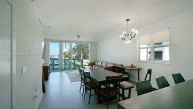 7918 Harbor Island Dr, Unit 112 in North Bay Village, FL - Foto de edificio - Building Photo