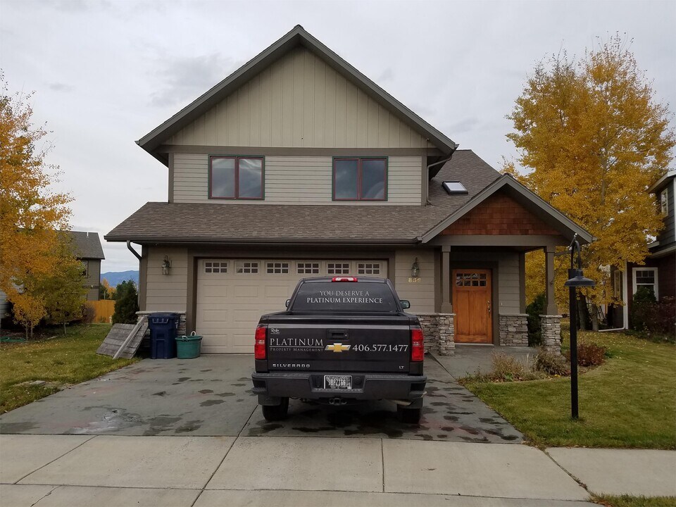 856 Rogers Wy in Bozeman, MT - Building Photo