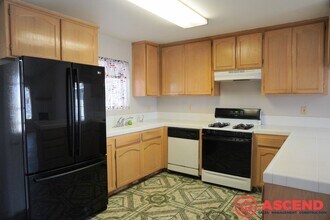 205 Peters St in Wasco, CA - Building Photo - Building Photo