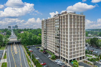 The Hampshire in Greensboro, NC - Building Photo - Building Photo