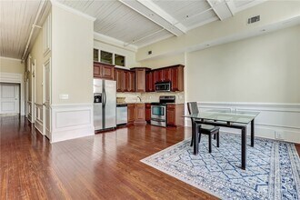 9 W York St in Savannah, GA - Building Photo - Building Photo