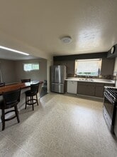 2409 Pomo Ct in Santa Rosa, CA - Building Photo - Building Photo