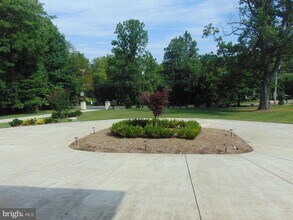 1027 Towlston Rd in McLean, VA - Building Photo - Building Photo