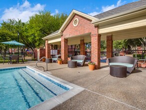 Old Shepard Place in Plano, TX - Foto de edificio - Building Photo