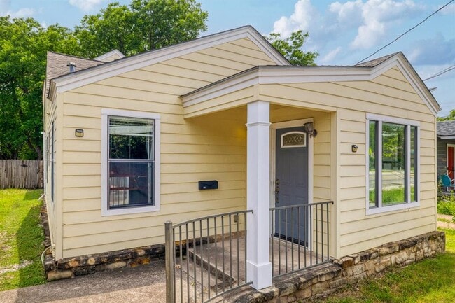 property at 931 E 51st St