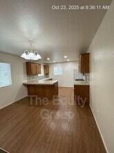 2931 N Crowe St in Visalia, CA - Building Photo - Building Photo