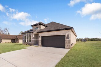 208 Silverleaf Rd in Sweeny, TX - Building Photo - Building Photo