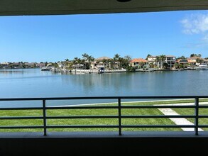 6240 Kipps Colony Ct S in Gulfport, FL - Building Photo - Building Photo