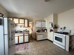 25 Knapp St, Unit 1 in Somerville, MA - Building Photo - Building Photo