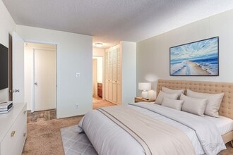 Thornton Place Apartments in Minneapolis, MN - Building Photo - Interior Photo