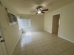 1709 Moffett St, Unit A in Hollywood, FL - Building Photo - Building Photo