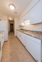 Hampshire Park in Hobart, IN - Foto de edificio - Building Photo