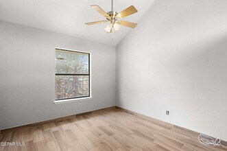 1433 Sierra De Oro Dr in El Paso, TX - Building Photo - Building Photo