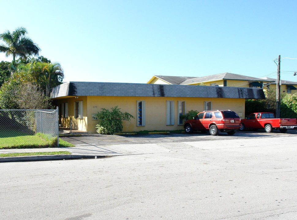 10750 SW 3rd St in Miami, FL - Foto de edificio