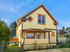 336 Franklin Ave in Astoria, OR - Foto de edificio - Building Photo