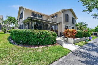 7361 SE Jamestown Terrace in Hobe Sound, FL - Building Photo - Building Photo