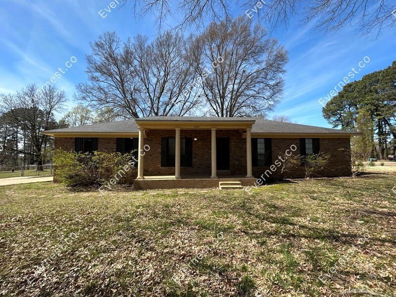6787 Pleasant Hill Rd in Olive Branch, MS - Building Photo