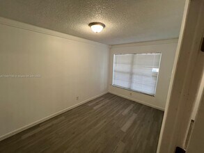 6840 Pembroke Rd in Miramar, FL - Building Photo - Building Photo