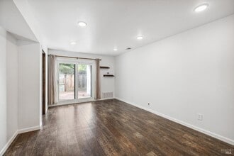 16 Woodstock Ct in San Rafael, CA - Building Photo - Building Photo
