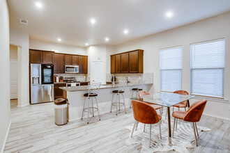 9905 Virginia Ave in Lubbock, TX - Foto de edificio - Building Photo
