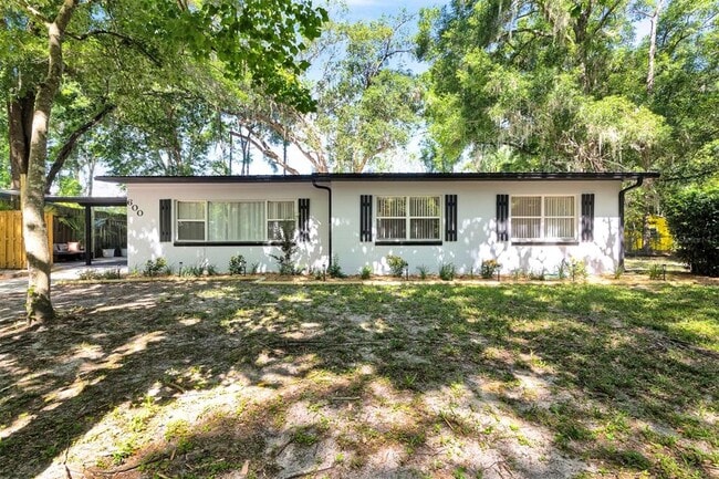 property at 600 NW 36th Dr