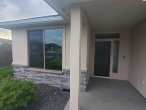 4175 N Clover Rd in Richland, WA - Building Photo - Building Photo