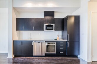 460 Adelaide St E in Toronto, ON - Building Photo - Building Photo